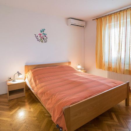 Apartments Villa Ana Krk Town Rum bild
