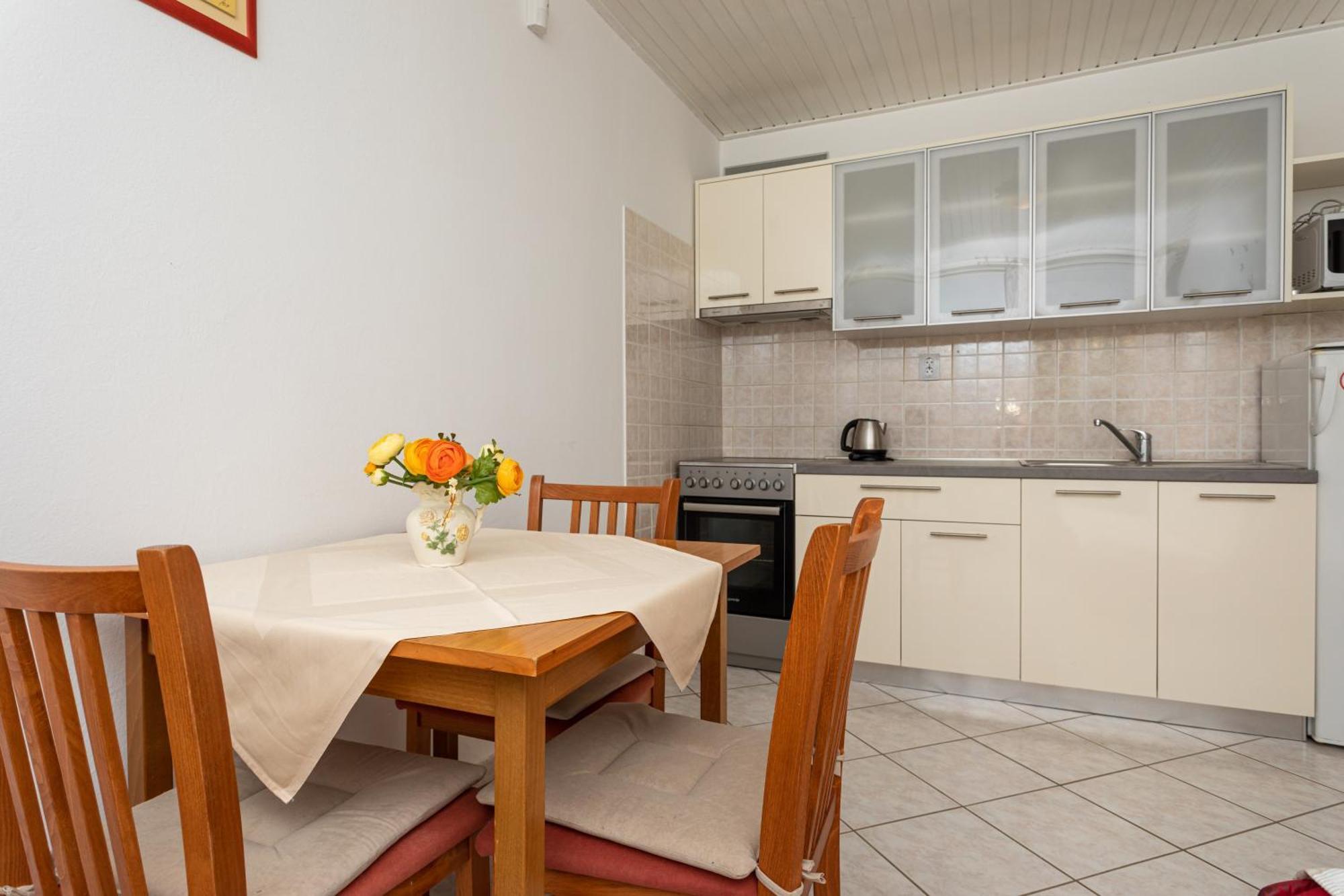 Apartments Villa Ana Krk Town Rum bild