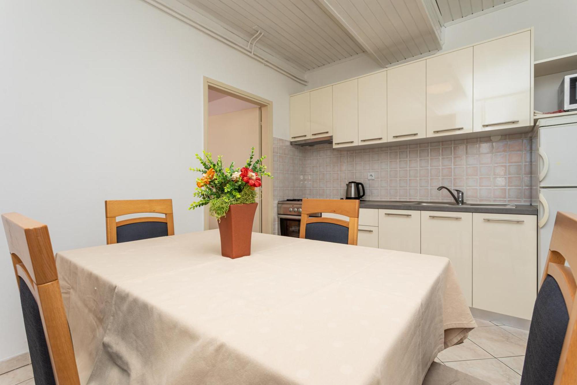 Apartments Villa Ana Krk Town Rum bild