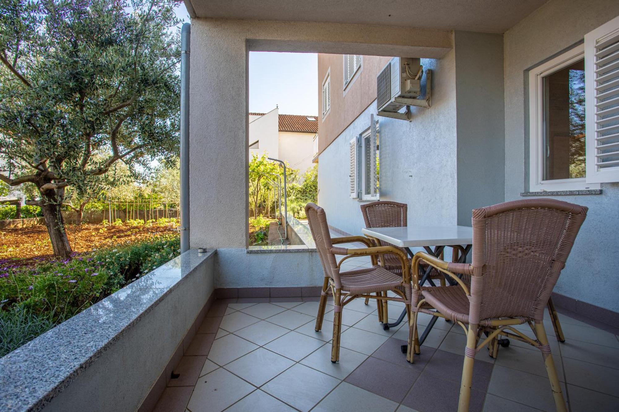 Apartments Villa Ana Krk Town Rum bild