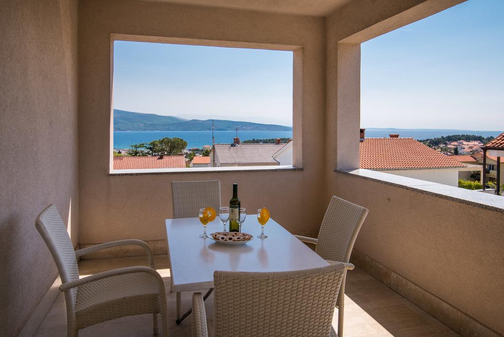 Apartments Villa Ana Krk Town Exteriör bild