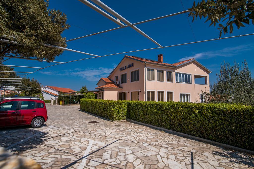 Apartments Villa Ana Krk Town Exteriör bild