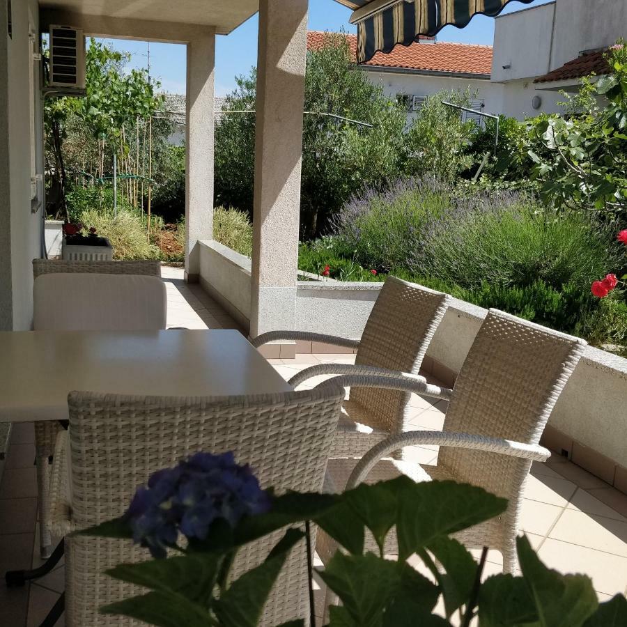 Apartments Villa Ana Krk Town Exteriör bild